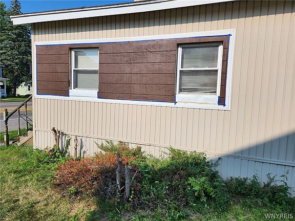 4th image of 409 W Main St
