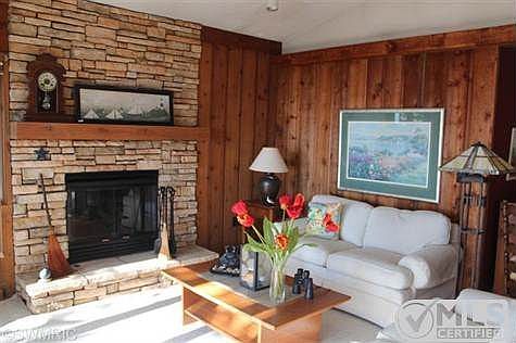 3rd image of 2489 Lakefront Dr