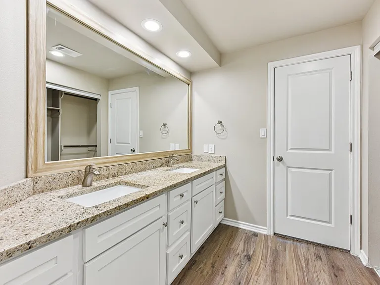 Waters Edge Apartment Homes — Photo 134