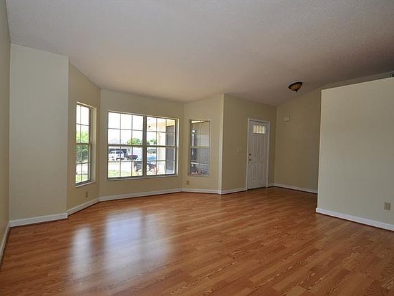 5th image of 2421 Penton Ct