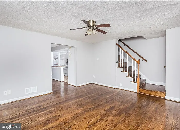7457 Lawrence Rd — Photo 4