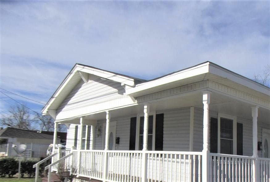 2nd image of 2047 Broad St