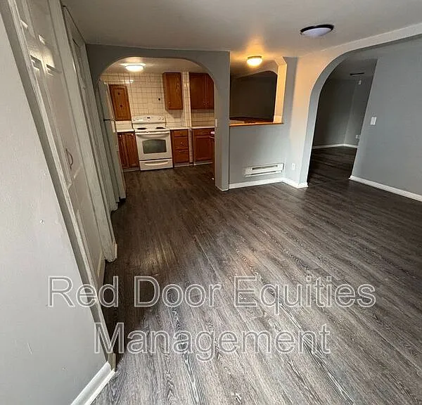 1215 N Columbus St #C — Photo 2