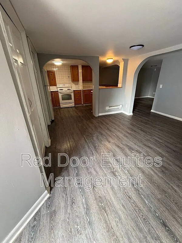 Building Photo - 1215 N Columbus St #C