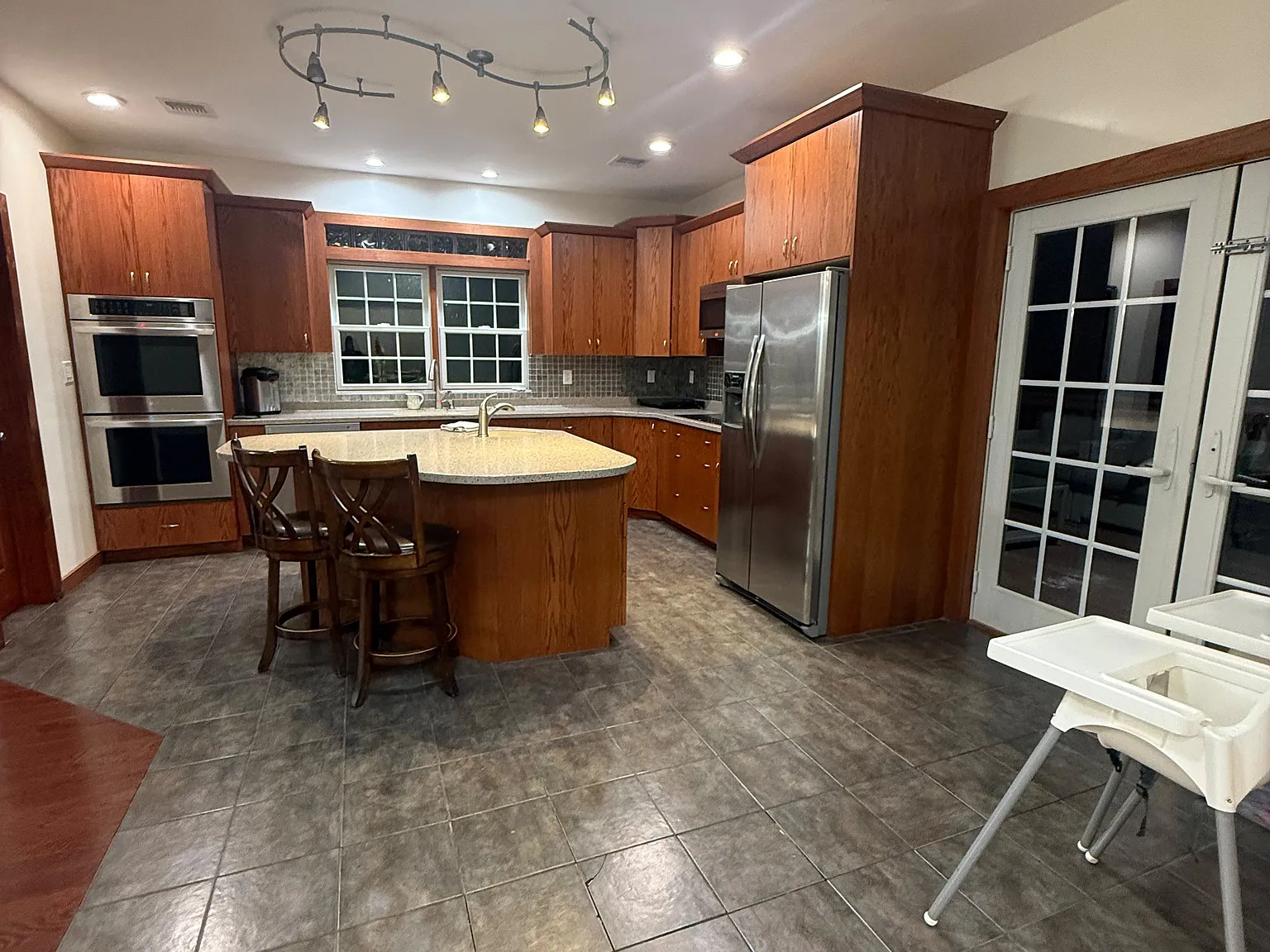 6 bed, 4.5 bath, $5,000 — Photo 1