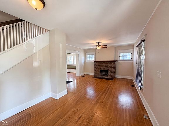 3rd image of 524 N Riley Ave