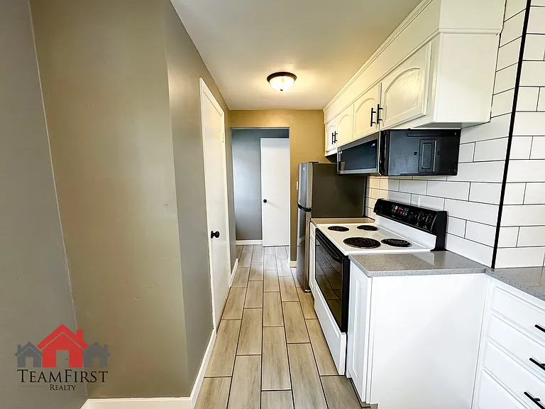 1446 Pilgrim St — Photo 12