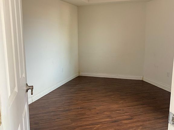 3rd image of 4230 52nd St Unit 11