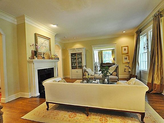 4th image of 639 Highland Cir