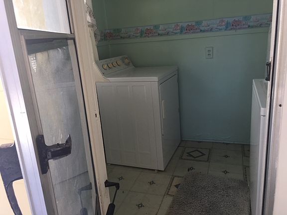 3rd image of 2660 Poplin Ave