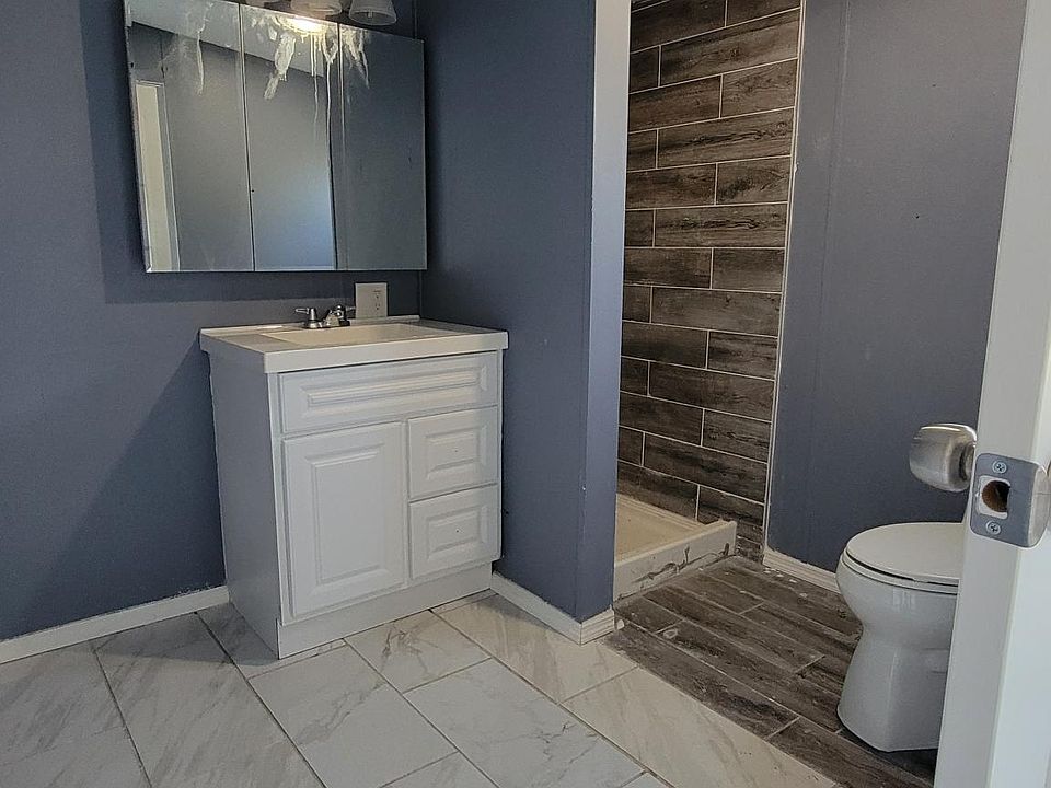 Full oversize bathroom