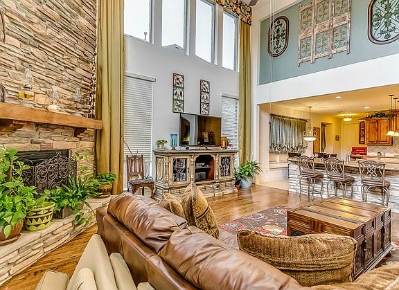4th image of 2561 Townlake Dr