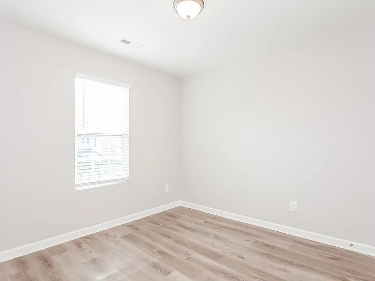 204 Ravenridge Ct — Photo 11
