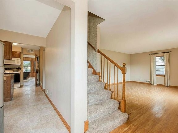 4th image of 309 E Sunset Pl