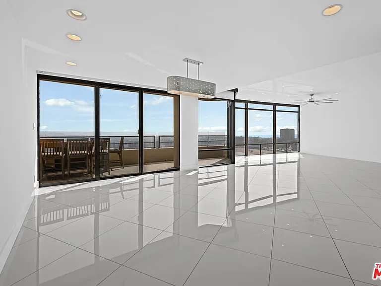4267 Marina City Dr #Penthouse 4 — Photo 7