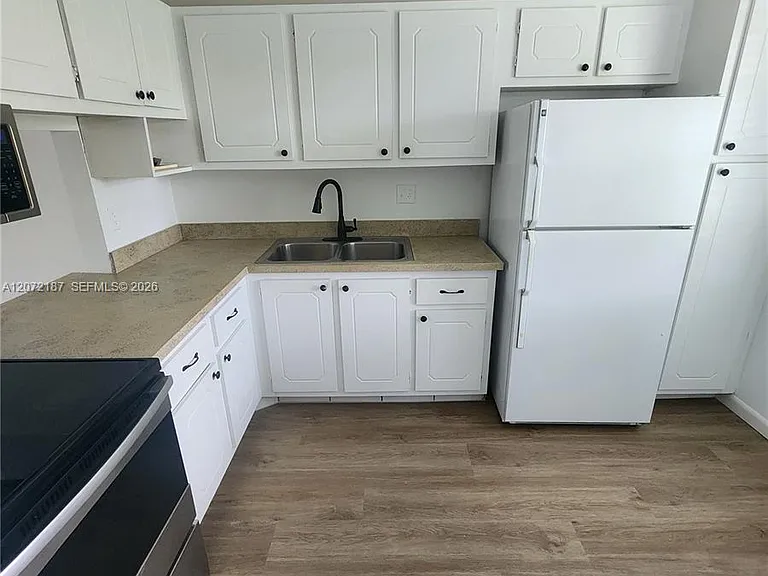 302 Lake Evelyn Dr #302 — Photo 6