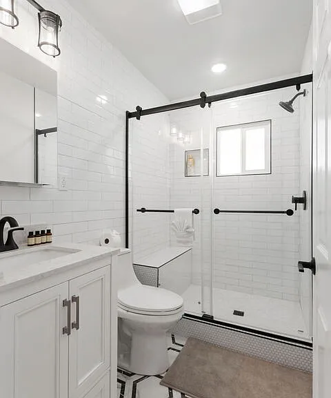 1224 N Ogden Dr — Photo 40