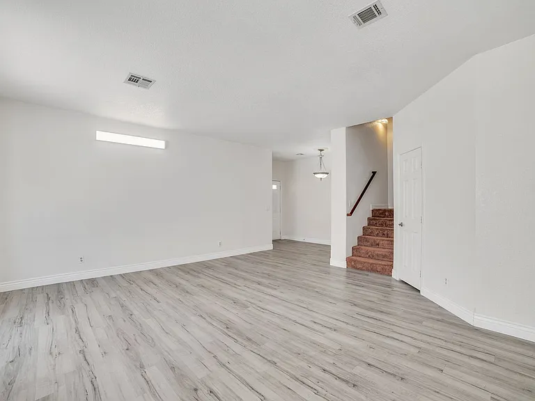 2304 Chatfield Dr — Photo 10