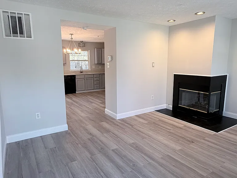 8732 Cresthill Ct — Photo 2
