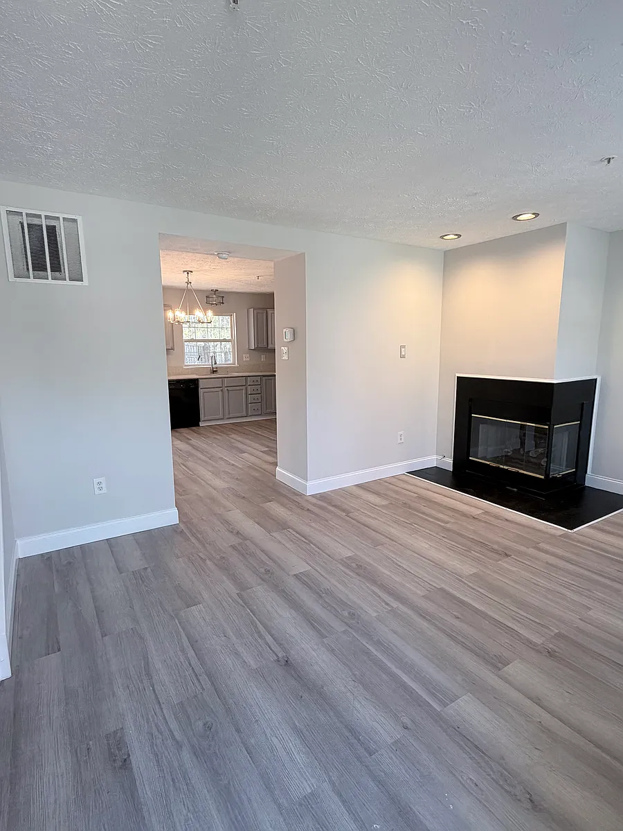 Building Photo - 8732 Cresthill Ct