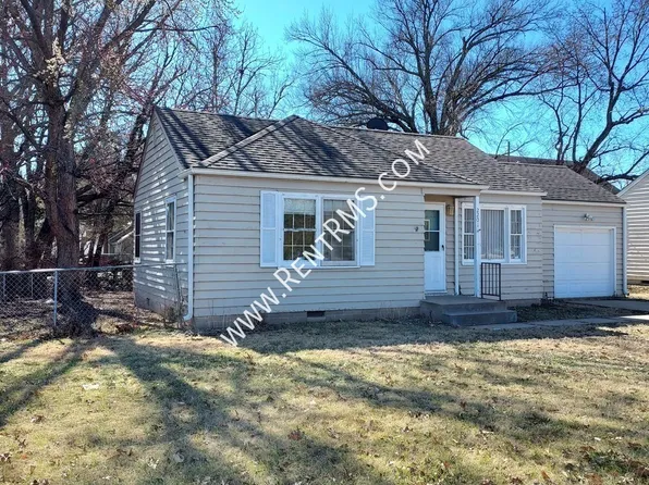 2201 SW 21st St, Topeka, KS 66604