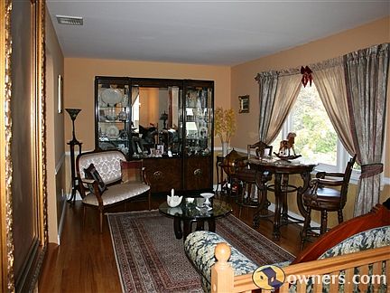 4th image of 8-07 Oak St