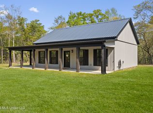 20 Redbird Rd, Poplarville, MS 39470