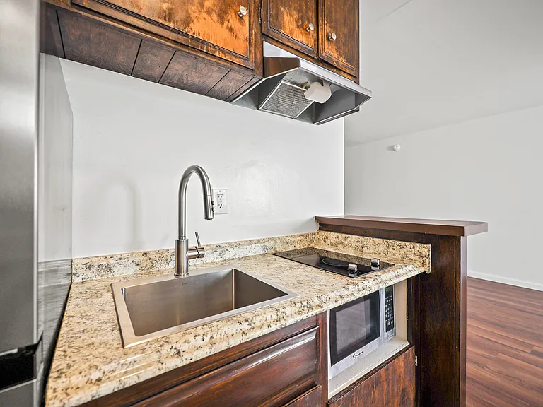 1832 Purdue Ave — Photo 11