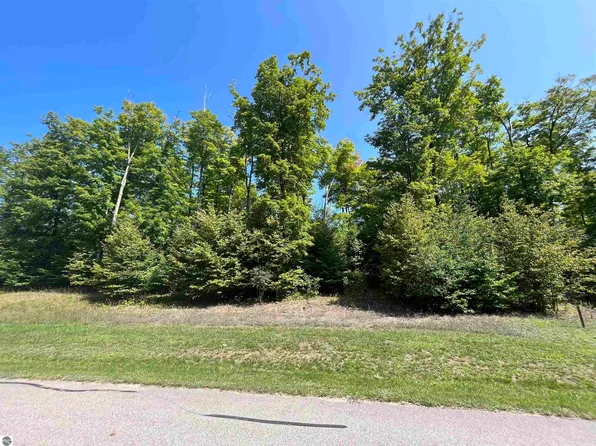 S Hermies Pass #21, Empire, MI 49630