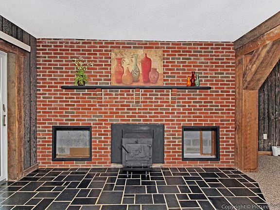 5th image of 31 E Moser Rd
