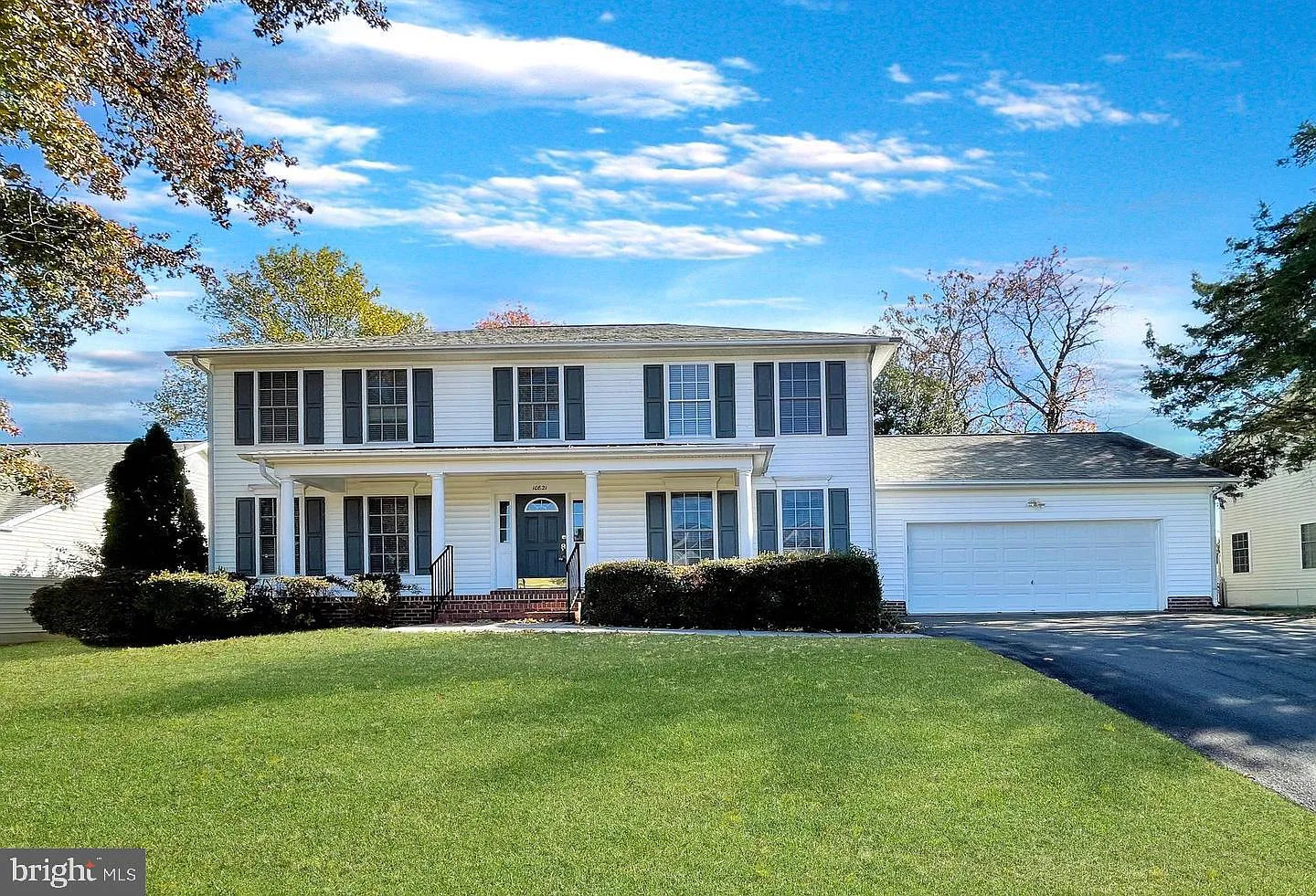 4 bed, 2.5 bath, 4960 sqft, $3,000 — Photo 1