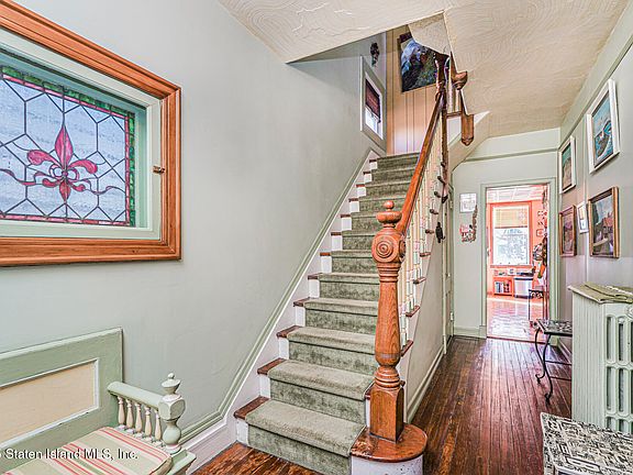 4th image of 25 Catlin Ave
