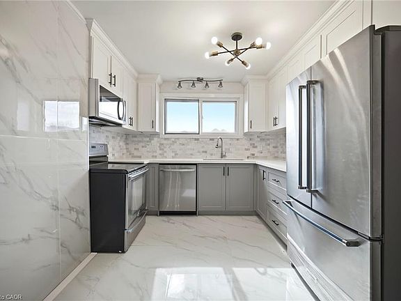 4th image of 8 Claudette Gate