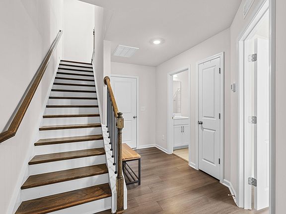 3rd image of 455 Deercroft Dr
