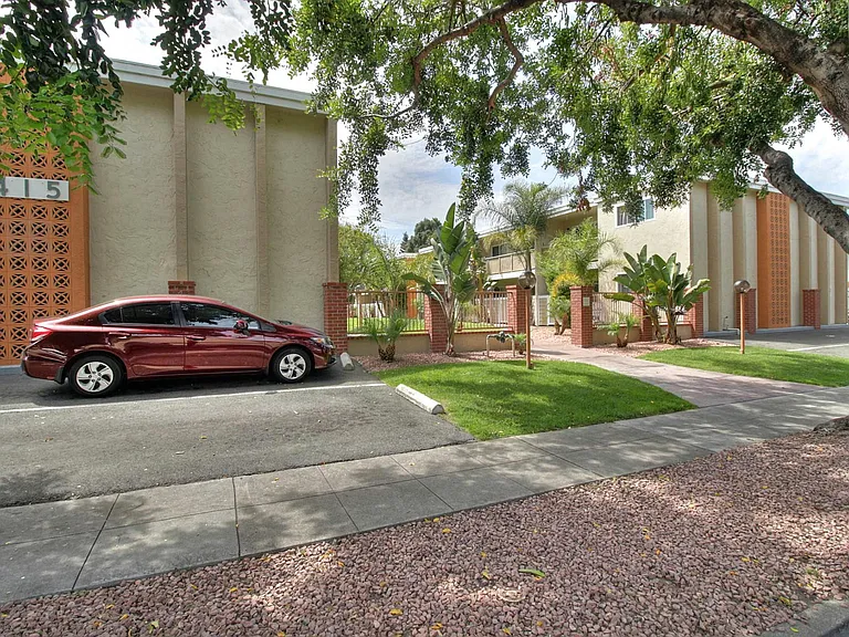 415 Acalanes Apartments — Photo 6