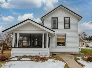 328 Oakton Ave, Pewaukee, WI 53072