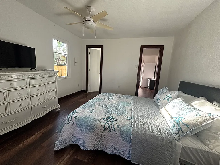 2107 Phillippi St #3 — Photo 15
