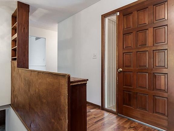 5th image of 3716 Thornwood Dr