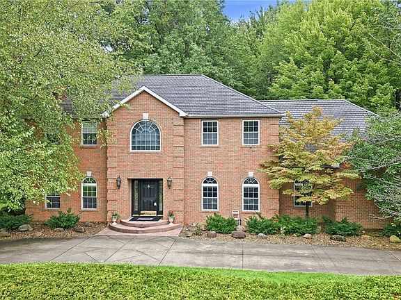 4th image of 2412 E Pointe Dr SE
