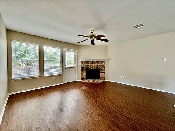 2nd image of 2200 Lookout Ln