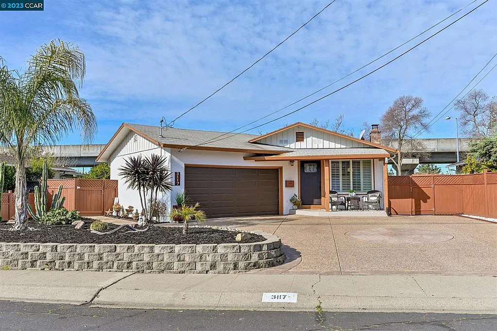 3 bed, 1210 sqft, $3,600 — Photo 1