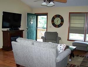 3rd image of 142 Cambridge Dr