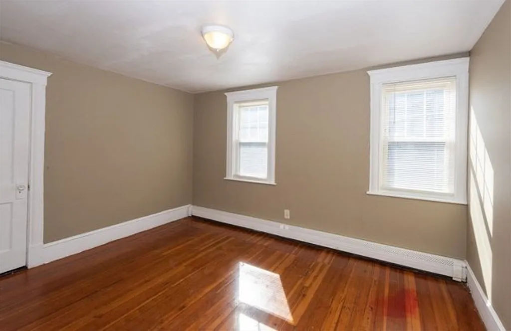 4 bed, 1100 sqft, $3,000 — Photo 1