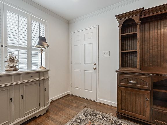 5th image of 204 Fox Hall Rd APT B