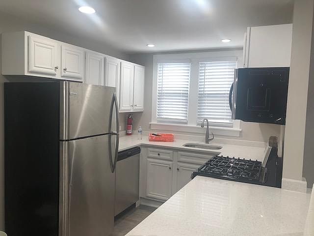 1st image of 3145 N Kenmore Ave #2