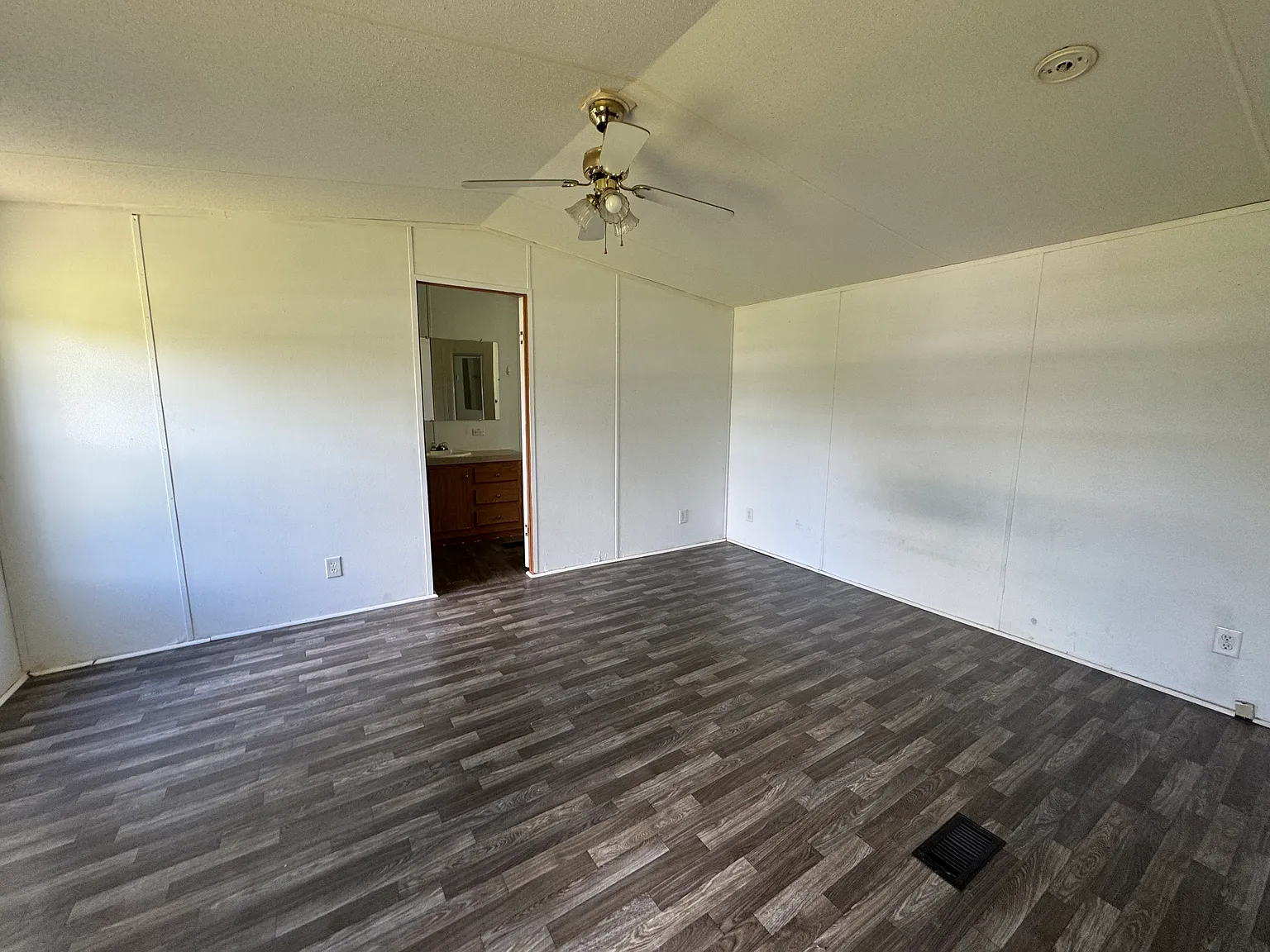 3 bed, 1216 sqft, $1,300 — Photo 4