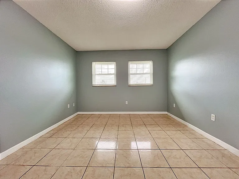 865 Sky Lake Cir #D — Photo 9