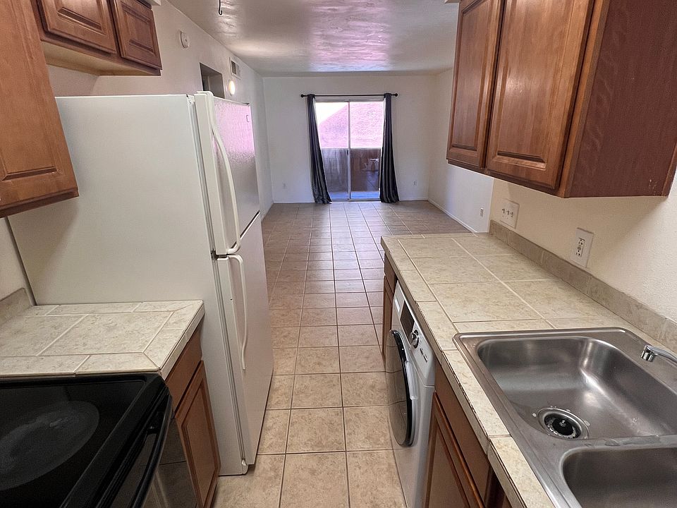 1st image of 1810 E Blacklidge Dr APT 712