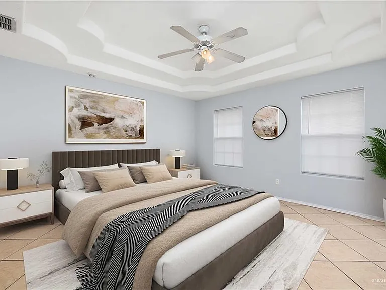 310 Universal Ave — Photo 5