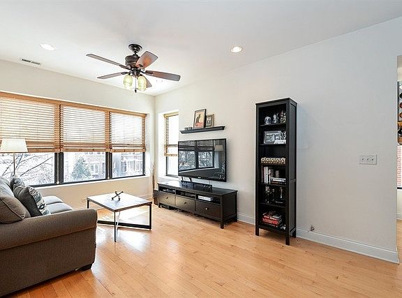 2nd image of 5130 N Winchester Ave APT 2D